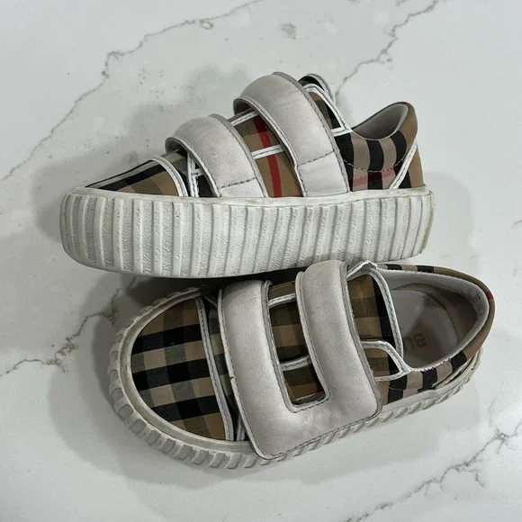 Burberry Toddler Stylish Plaid Velcro Sneakers - Picture 2 of 11